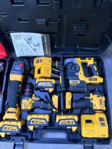 پک 4 قلوی شارژی براشلس دیوالت مدل M196